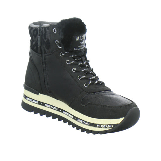 Mustang Stiefel ungefüttert Schwarz - 360° Ansicht